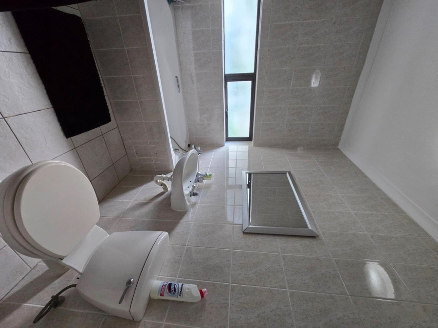 To Let 2 Bedroom Property for Rent in Vredehoek Western Cape